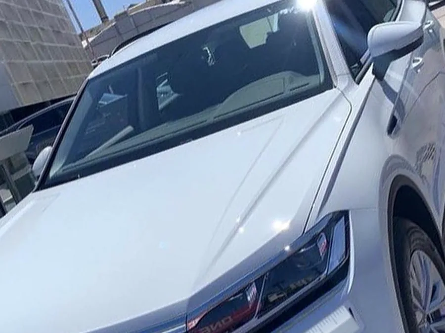 Volkswagen Touareg blanc d'Azoum Cars